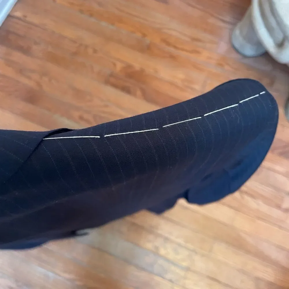 Navy Blue Pin Stripe Jos. A. Bank Signature Collection Suit 100% Wool 40R NWT